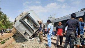 kereta-argo-semeru-anjlok.jpg