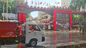 kerusakan-tampak-di-area-depan-Mako-Brimob-Polda-Metro-Jaya-Kwitang-2.jpg