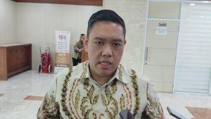ketua-dpp-partai-golkar-dave-laksono-saat-ditemui-awak-media.jpg