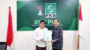 ketua-dpp-pkb-gus-halim-iskandar-kepada-yanuar-prihatin.jpg