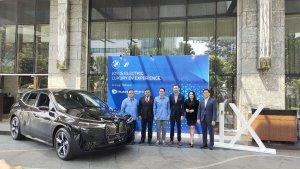 kolaborasi-joy-is-electric-antara-bmw-indonesia-blue-bird-dan-the-westin.jpg