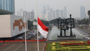 kompleks-parlemen-kibarkan-bendera-setengah-tiang_20190912_173818.jpg