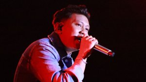 konser-denny-caknan-di-malam-pertama-mxgp-2022-samota_20220624_235852.jpg