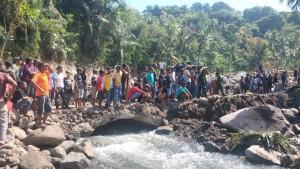 korban-hilang-akibat-terseret-banjir-bandang-di-Kali-Lowo-Koke.jpg