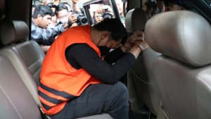 kpk-tahan-bupati-sidoarjo-gus-muhdlor_20240507_182823.jpg