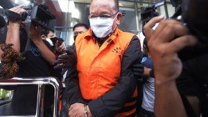 kpk-tahan-mantan-sekretaris-ma-nurhadi-dan-menantunya_20200602_155527.jpg