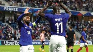 lacazette-dan-mateta-selebrasi-usai-mencetak-gol-untuk-timnas-prancis-di-olimpiade-paris-2024.jpg
