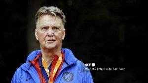 louis-van-gaal-jumpress.jpg
