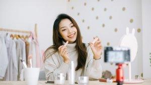makeup-thailand-look-diprediksi-jadi-tren-tahun-2023-berikut-tips-untuk-mengaplikasikannya.jpg