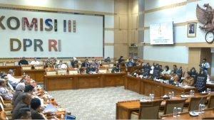 mama-khas-banjar-komisi-iii.jpg