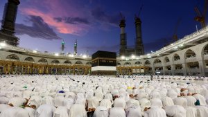 masjidil-haram-kota-suci-mekkah-saudi_20230627_230254.jpg