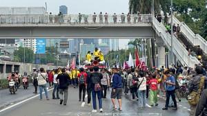 massa-mahasiswa-ui-di-dpr.jpg