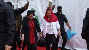 mbak-ita-membersamai-ketua-umum-pdip-megawati-soekarnoputri.jpg