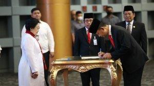 megawati-soekarnoputri-melantik-wakil-kepala-brin-laksamana-madya-laksdya-amarulla-octavian.jpg