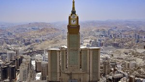 menara-jam-mekkah-royal-hotel-zam-zam-tower_20230627_230308.jpg