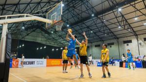 menembak-bola-ke-keranjang-Basket-dalam-kompetisi-Pintu-Tricourt-Cup-2025.jpg