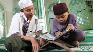 mengaji-di-masjid-layur-semarang_20180527_193130.jpg