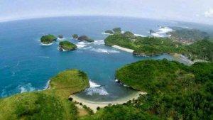 mengenal-pesona-pantai-kasap-pantai-dengan-keindahan-alam-ala-raja-ampatnya-pacitan.jpg
