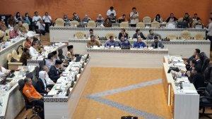 menhub-di-komisi-V-DPR-hari-kamis-7-juli.jpg