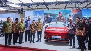 menperin-dan-wapres-booth-hyundai.jpg