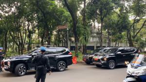 mobil-menhan-di-rumah-prabowo.jpg