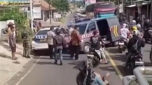 mobil-polisi-tabrak-mobil-polisi.jpg