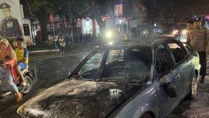 mobil-sedan-terbakar-di-Pati.jpg