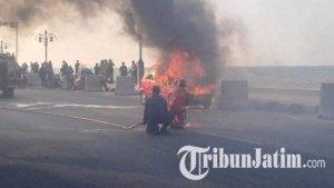 mobil-terbakar-di-Tuban.jpg
