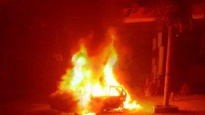 mobil-terbakar12.jpg