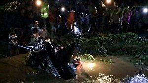 mobil-terjun-ke-sungai-kakak-beradik-tewas.jpg