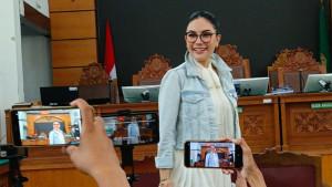model-nikita-mirzani-sidang.jpg