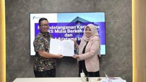 muhammad-anwar-direktur-utama-bprs-mulia-berkah-abadi-dan-amirah-hana.jpg