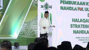 mustasyar-pbnu-kh-ahmad-mustofa-bisri-atau-gus-mus-saat-memberi-pesan-dalam-pembukaan-konbes-nu.jpg