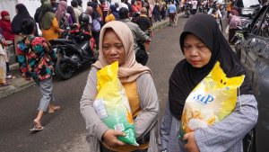 operasi-pasar-beras-medium-sphp_20240219_175549.jpg