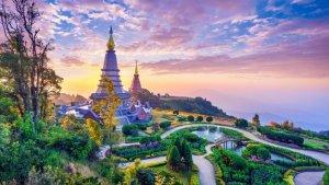 pagoda-terkenal-di-taman-nasional-doi-inthanon-di-chiang-mai-thailand.jpg