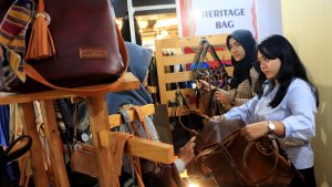 pameran-kerajinan-tas-kulit-semarang_20180430_100258.jpg