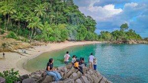 pantai-werahung-hukurila-kota-ambon.jpg