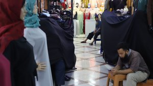 pasar-tanah-abang-masih-sepi-pengunjung_20230929_215315.jpg