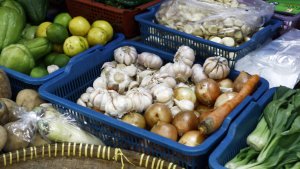 pedagang-bawang-putih-di-pasar-kebayoran-lama_20230717_225744.jpg