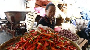 pedagang-cabai-di-pasar-kebayoran-lama_20220713_103154.jpg