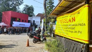 pedagang-dan-raden-group-tolak-penyegelan-dan-pengosongan-lahan_20230731_221412.jpg