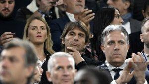 pelatih-kepala-tottenham-hotspur-antonio-conte-tengah-duduk-di-tribun-untuk-menonton-timnya.jpg