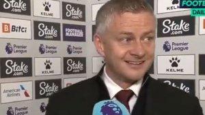 pelatih-manchester-united-ole-gunnar-solskjaer-tersenyum.jpg