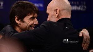 pelatih-tottenham-hotspur-antonio-conte-kiri-bersalaman-dengan-pelatih-ac-milan-stefano-pioli.jpg