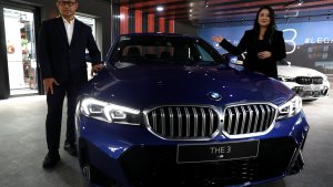 peluncuran-bmw-seri-3-terbaru_20221202_214229.jpg