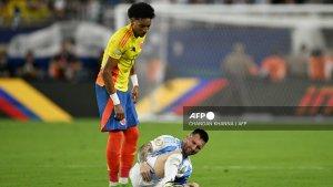 pemain-depan-argentina-lionel-messi-menunjukkan-rasa-sakit.jpg