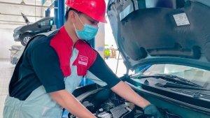pemeriksaan-mobil-di-bengkel-daihatsu.jpg