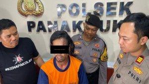 pemuda-di-Makassar-bakar-rumah.jpg