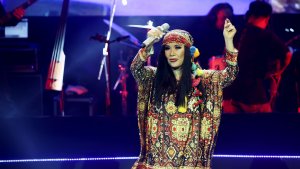 penampilan-titi-dj-buka-konser-jakarta-dekade_20151214_134547.jpg