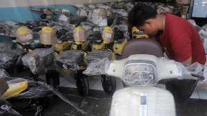 penerima-subsidi-motor-listrik-diperluas_20230731_202817.jpg